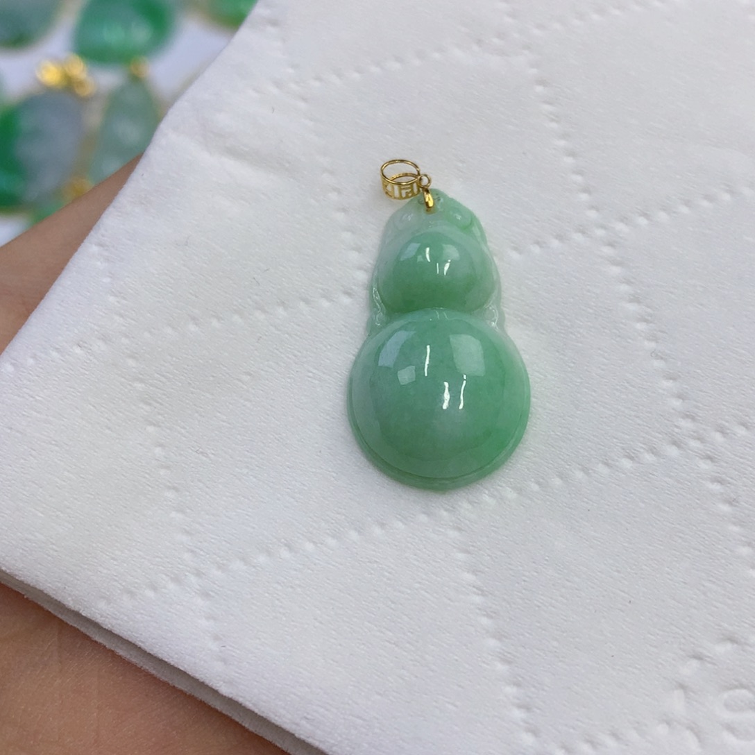 翡翠18K金镶嵌颈饰翡翠