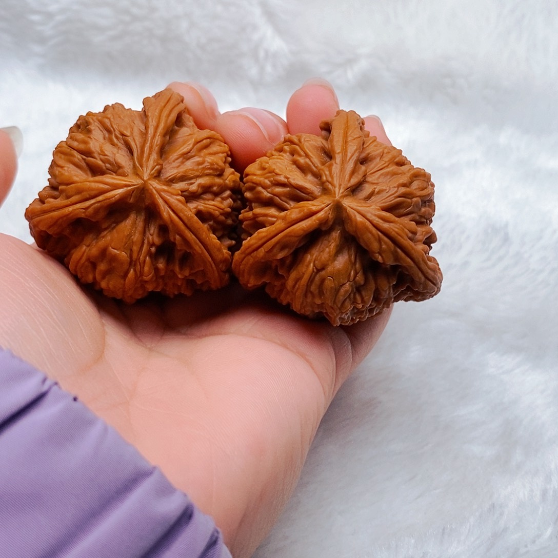 用***8吊坠文玩核桃三棱