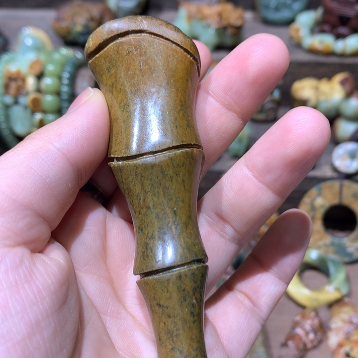 未镶嵌岫岩河磨玉（透闪石质玉）把件