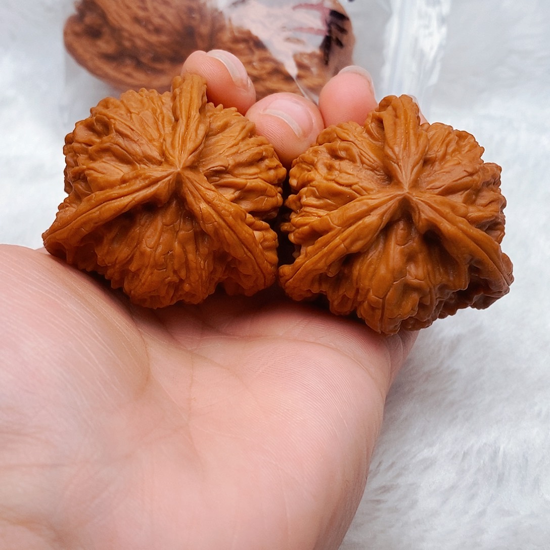 珺***晔文玩核桃吊坠三棱