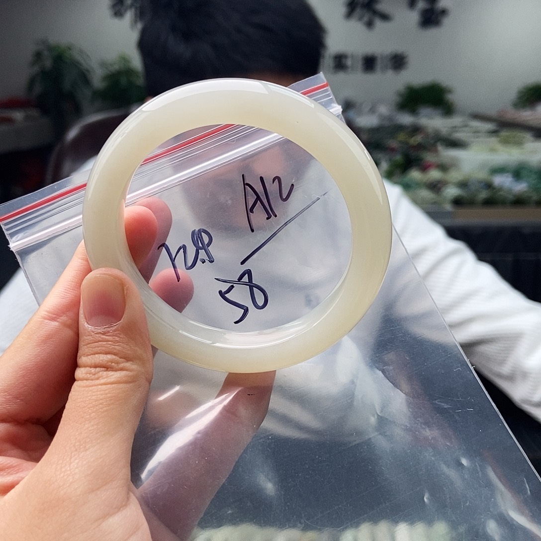 和田玉未镶嵌手镯颜色多样性发拍一发一