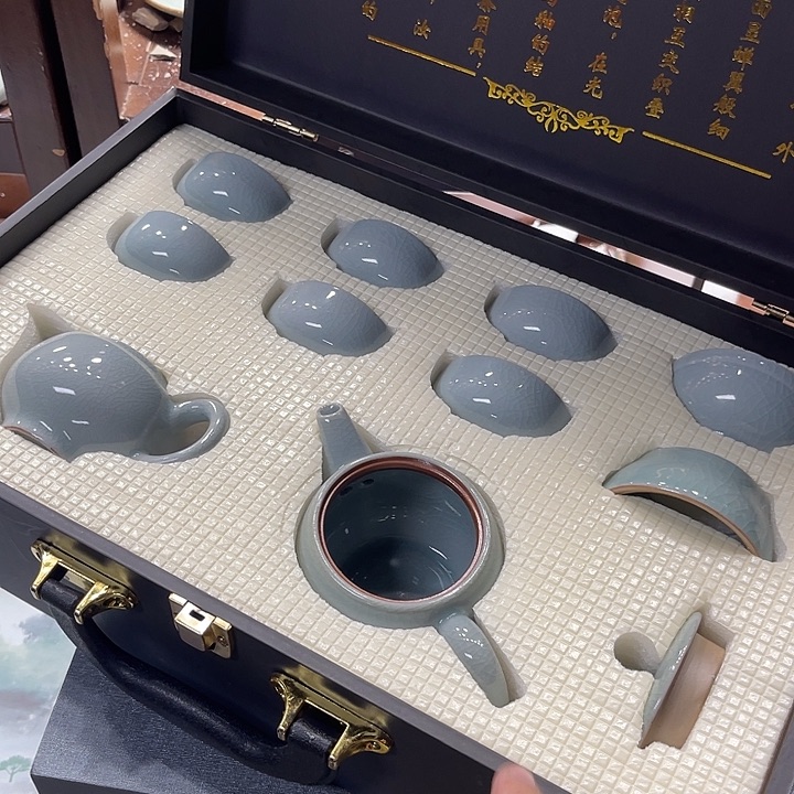 孤品茶具套装等。        