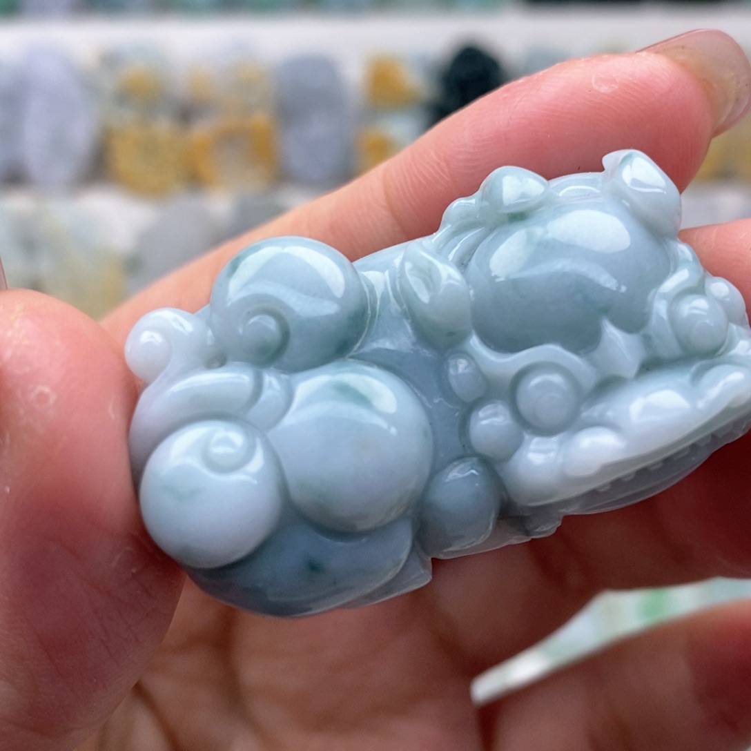 翡翠吊坠(赠链)未镶嵌