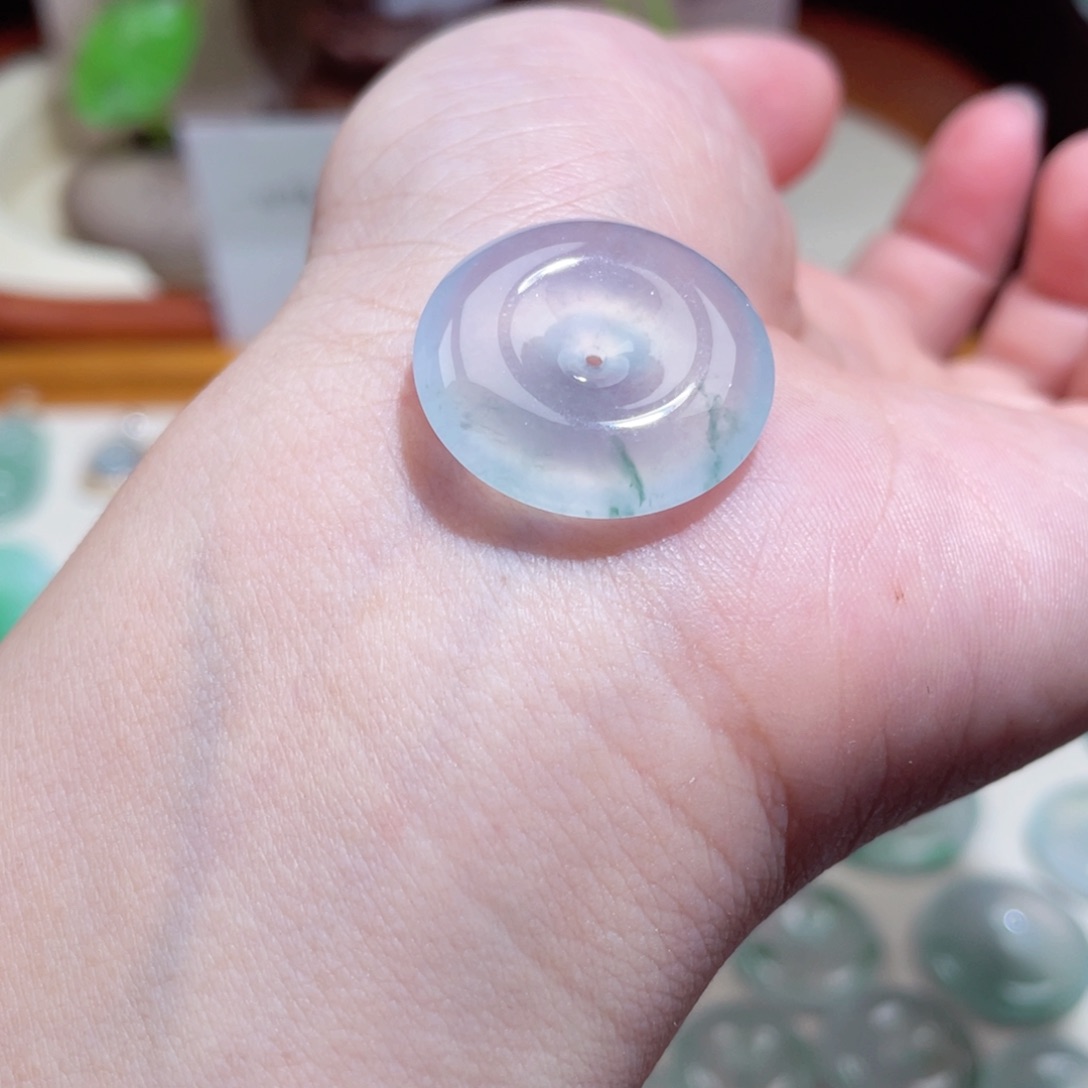 翡翠颈饰未镶嵌平安扣