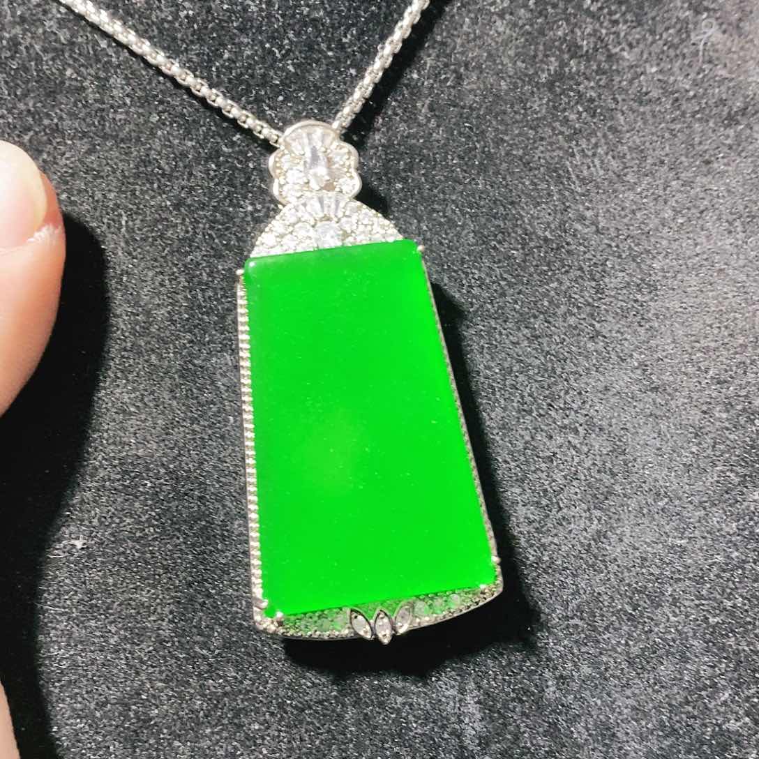 翡翠颈饰银S925镶嵌吊坠