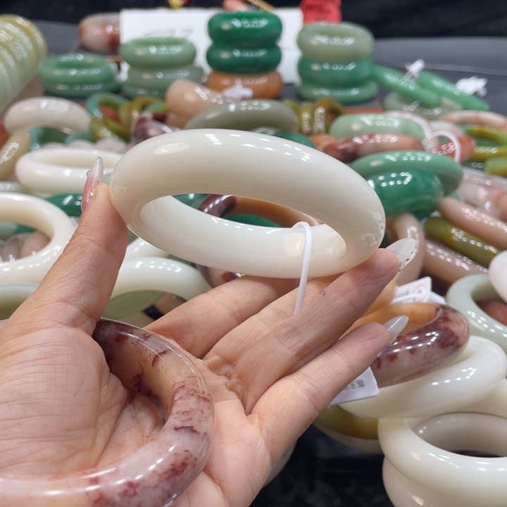 王***子石英质玉未镶嵌珠宝奇石