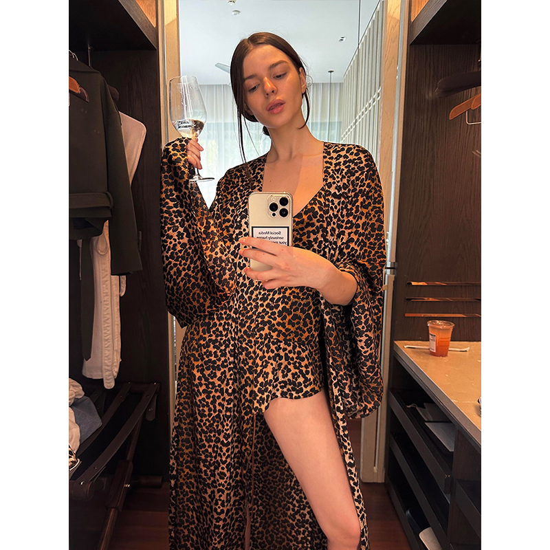 法式高级性感轻奢豹纹睡袍吊带睡衣女夏季纯欲短裤家居服三件套装