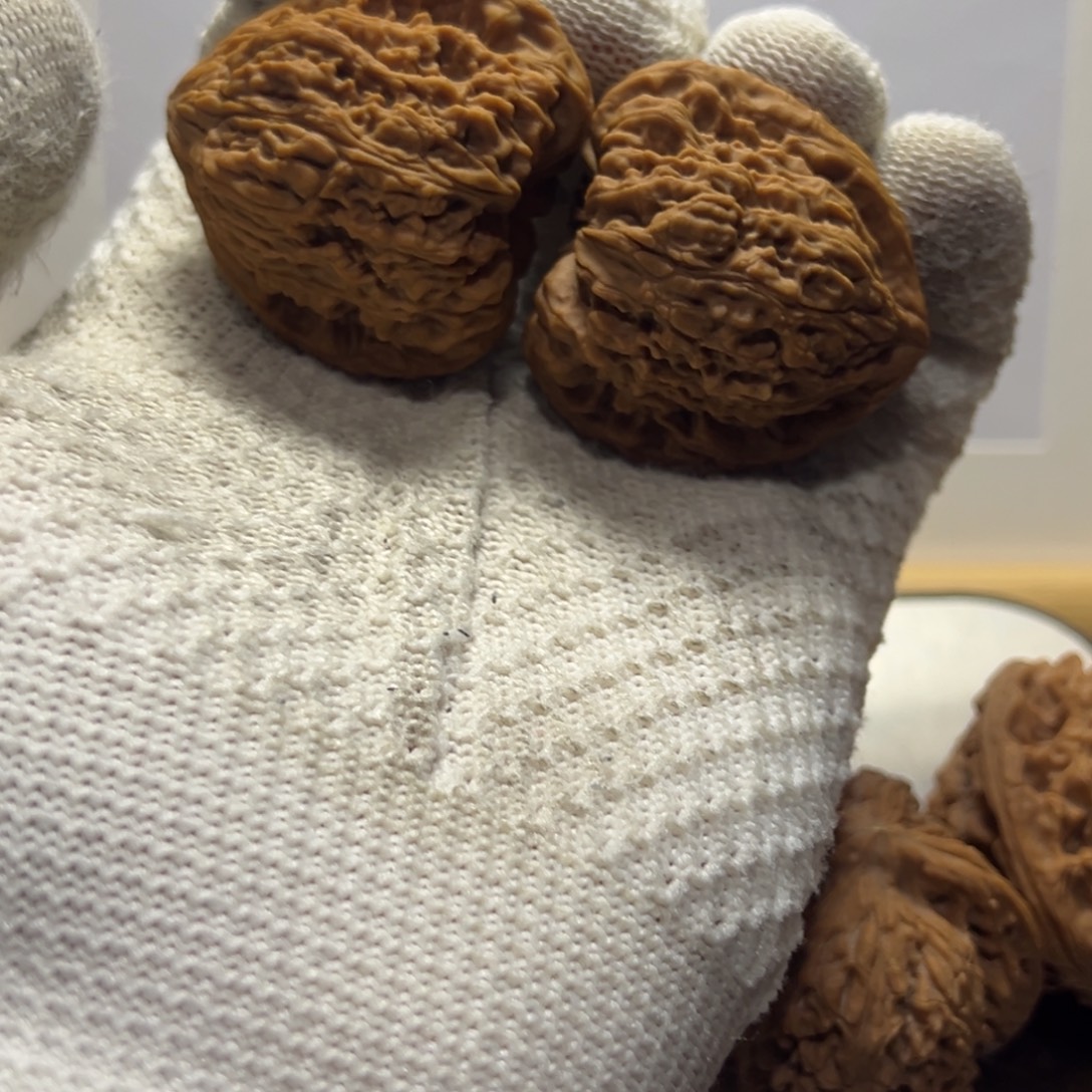 文玩核桃吊坠凹底40.5南疆石 三角桩