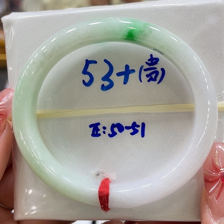 翡翠手镯未镶嵌翡翠手镯