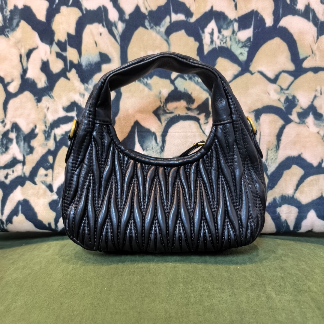 2025新款手工真皮女包 手拎褶皱 黑 1007