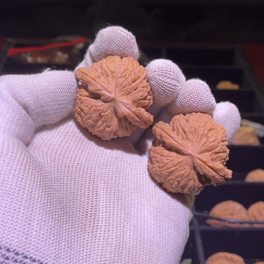 文玩核桃把件球白 423