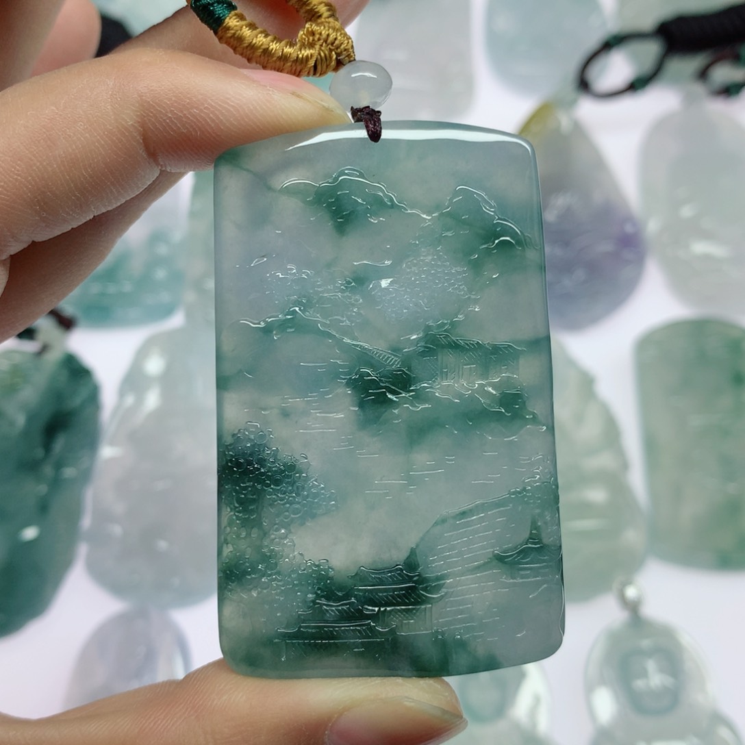 翡翠颈饰未镶嵌山水牌
