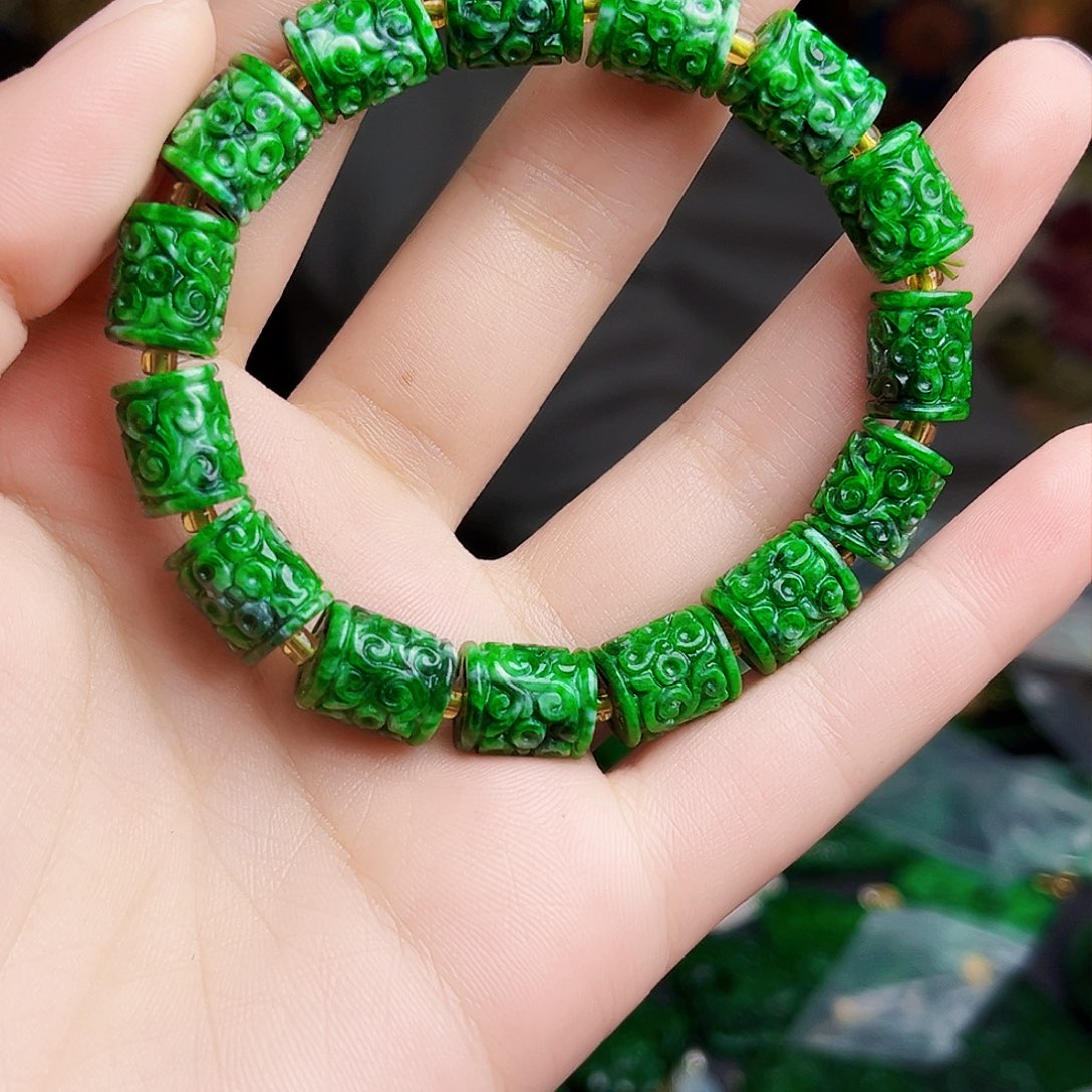 颈饰未镶嵌翡翠多样性