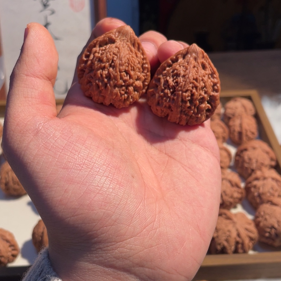 36三角塔尖文玩核桃