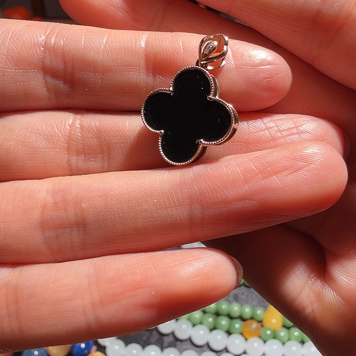 和田玉（墨玉）18K金镶嵌颈饰新疆墨玉