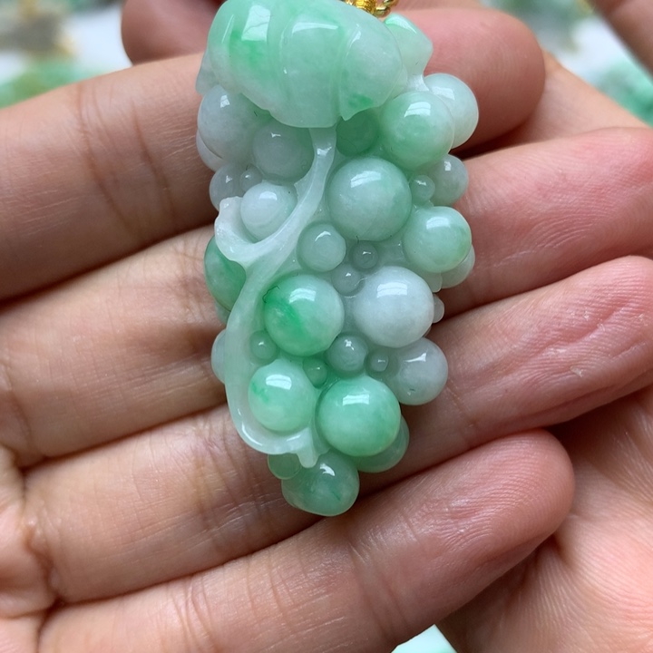 翡翠颈饰未镶嵌翡翠