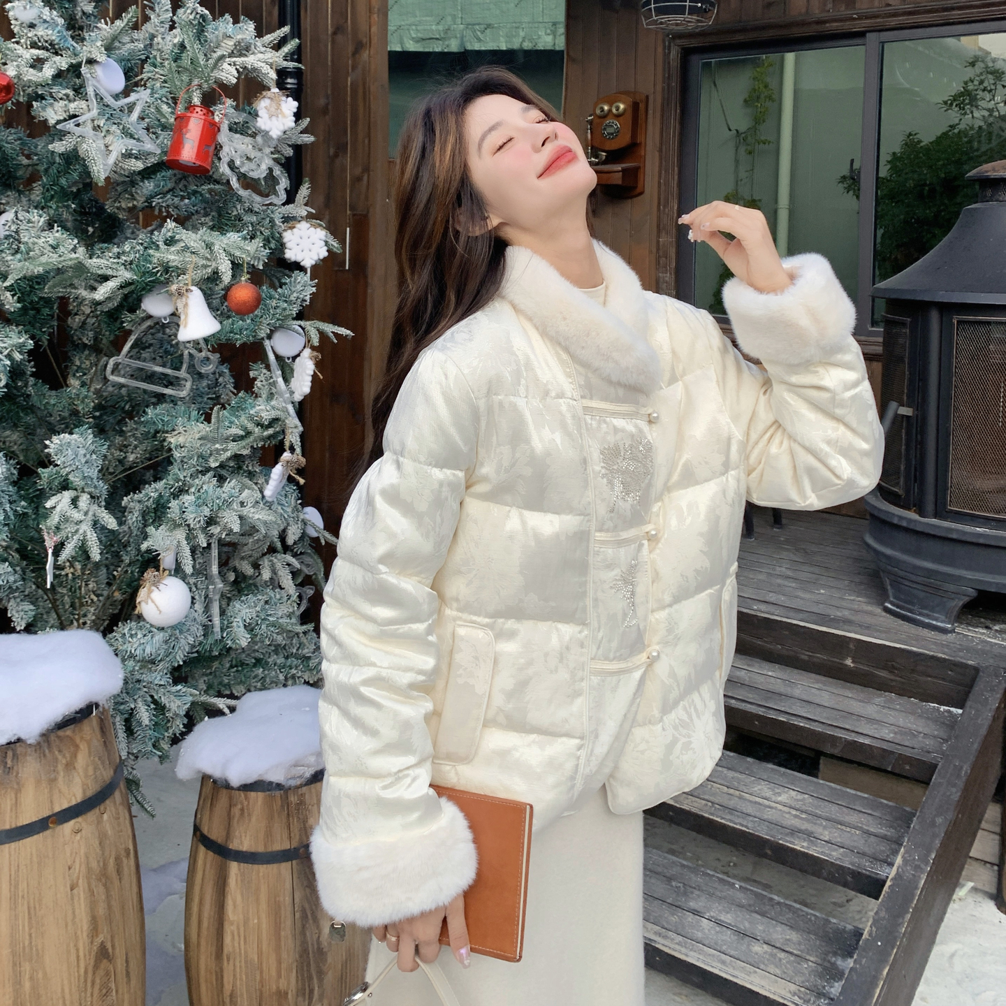 新中式提花白鸭绒羽绒服女2025年冬季新款复古国风贵气感毛领外套