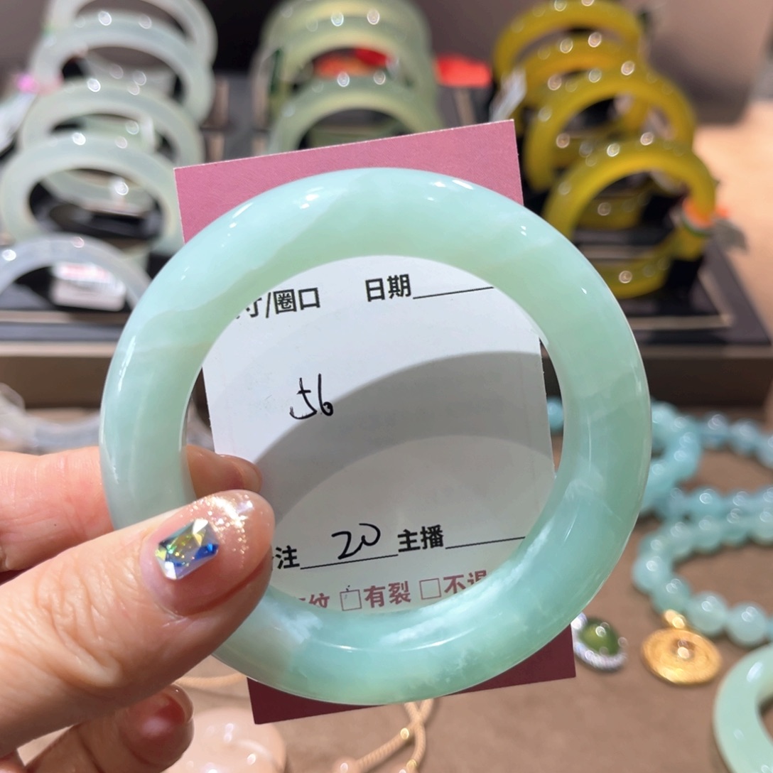 岫玉手镯未镶嵌呼*?手镯