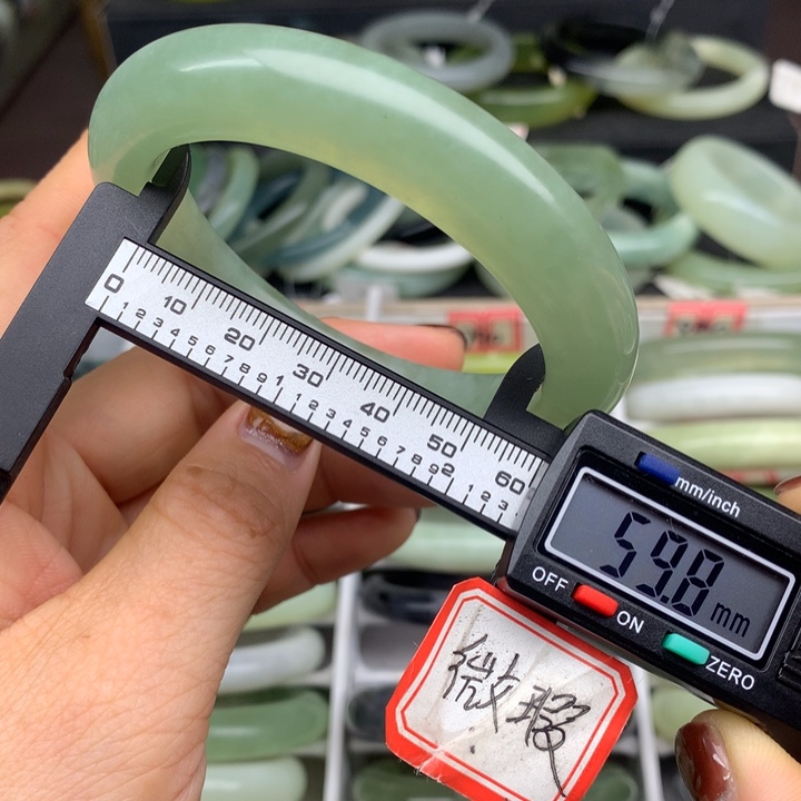 蛇纹石玉未镶嵌手镯785