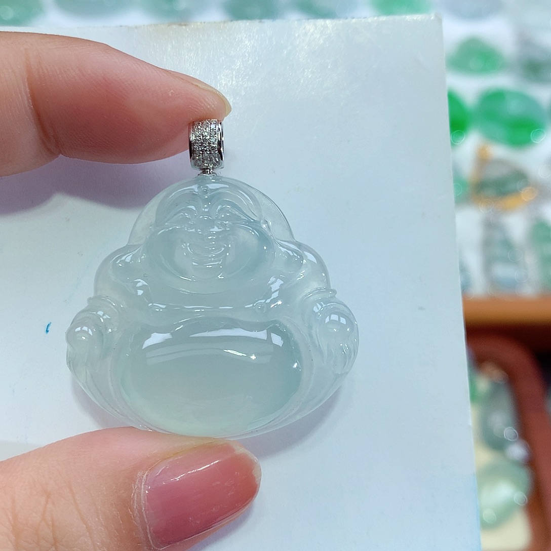 颈饰18K金镶嵌翡翠佛