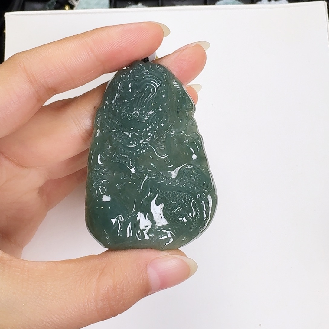 翡翠颈饰未镶嵌孔塞