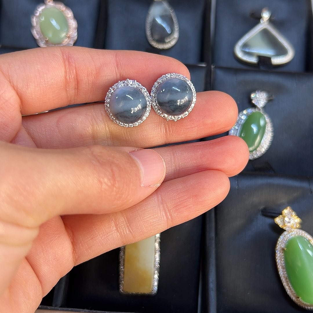 银S925镶嵌和田玉耳饰阳**下