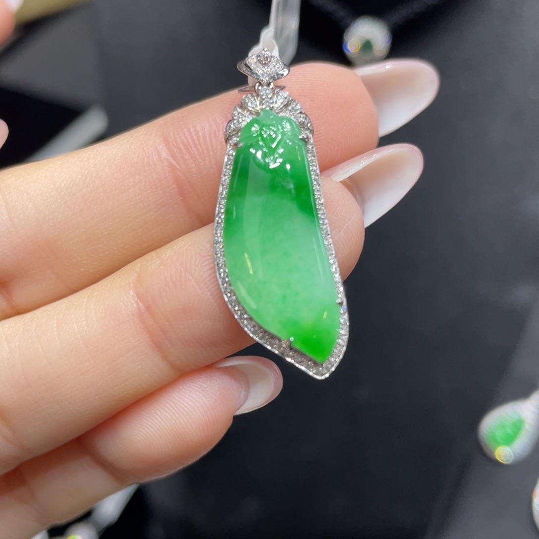 翡翠颈饰18K金镶嵌天然缅甸翡翠a货