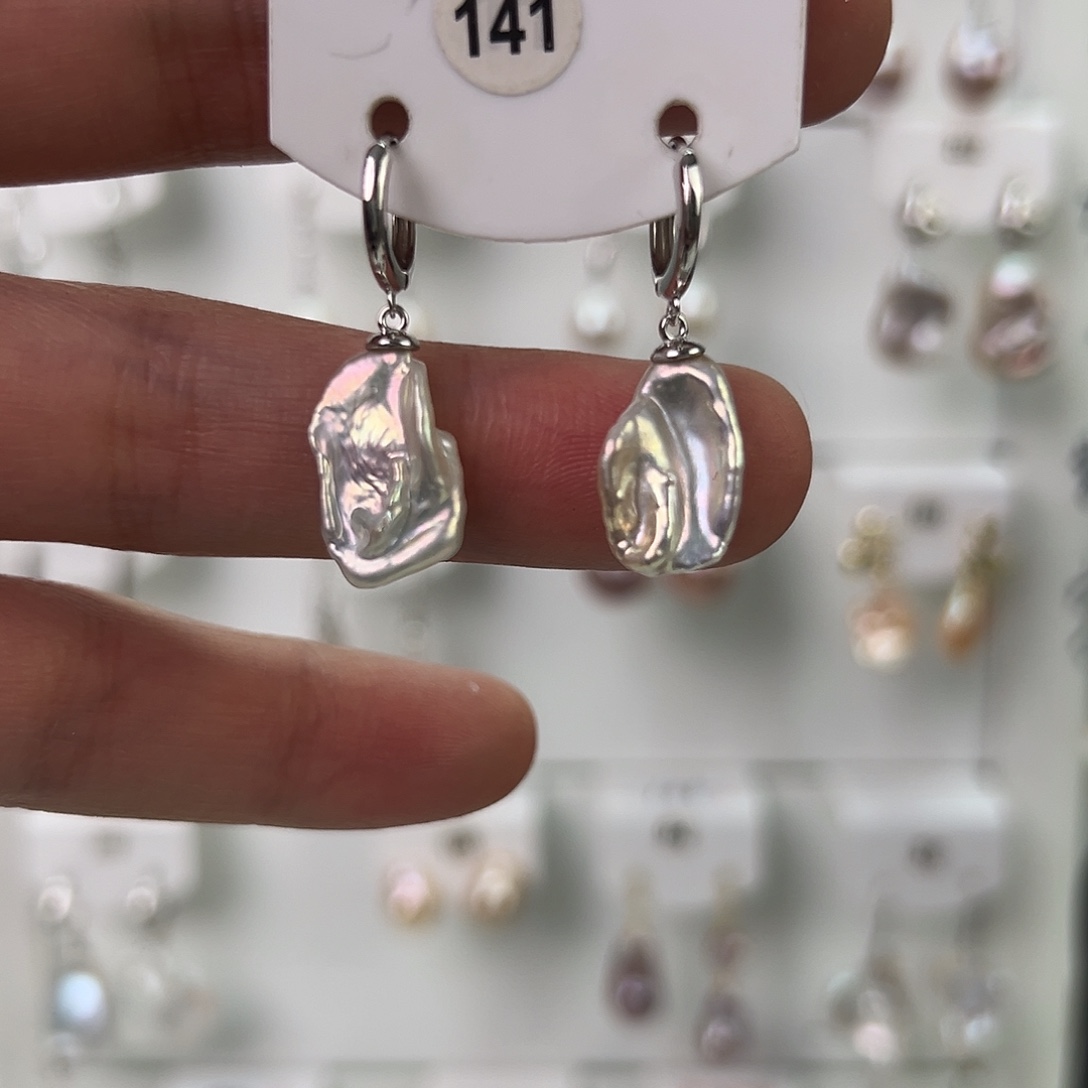 芙***宝非金属巴洛克花瓣耳饰 