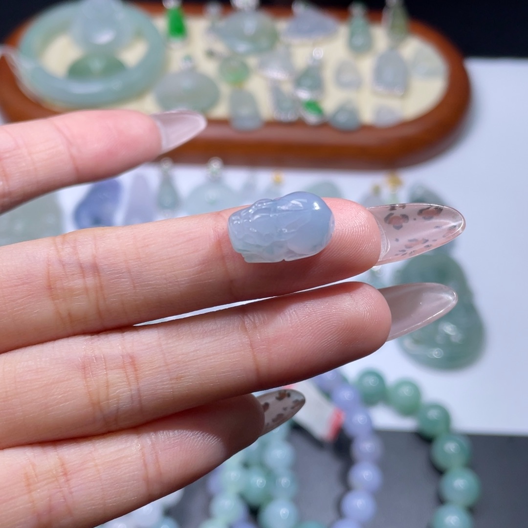 翡翠颈饰未镶嵌貔貅