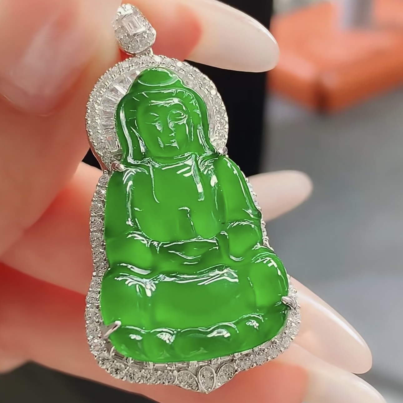 天然翡翠A货冰绿观音