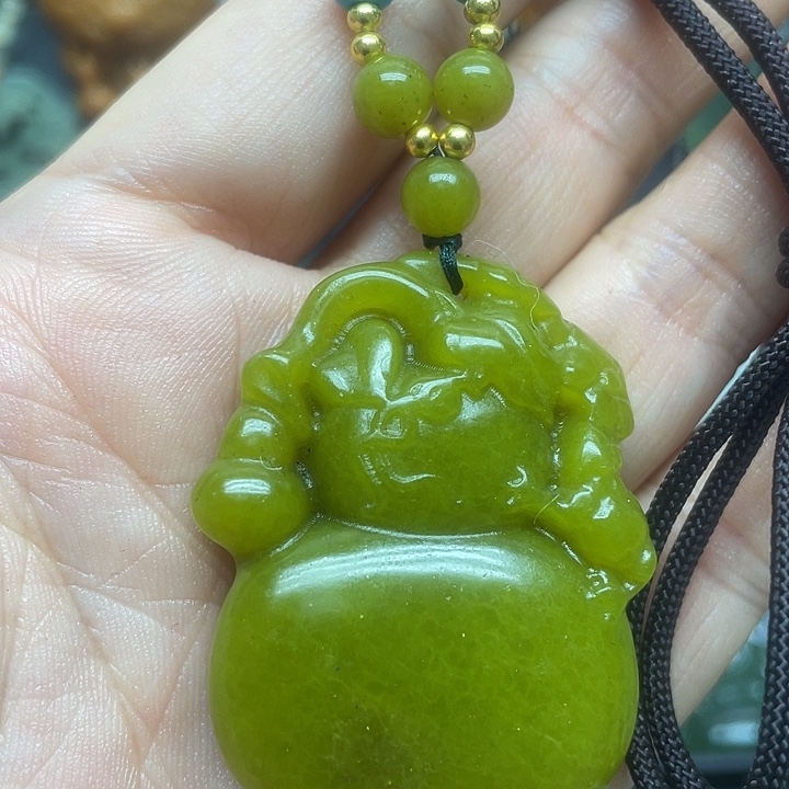 未镶嵌蛇纹石玉颈饰
