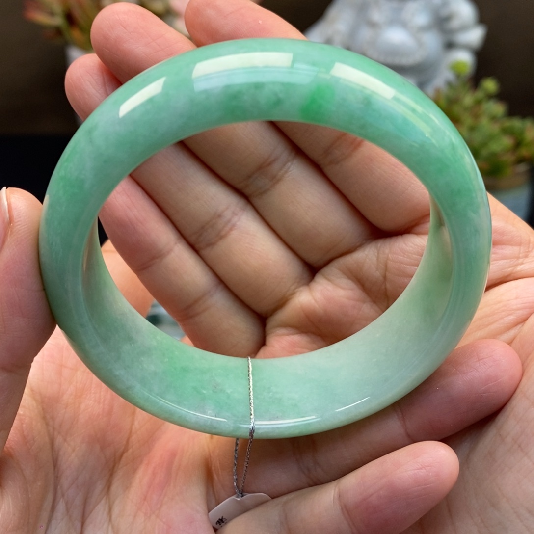 翡翠手镯未镶嵌天然