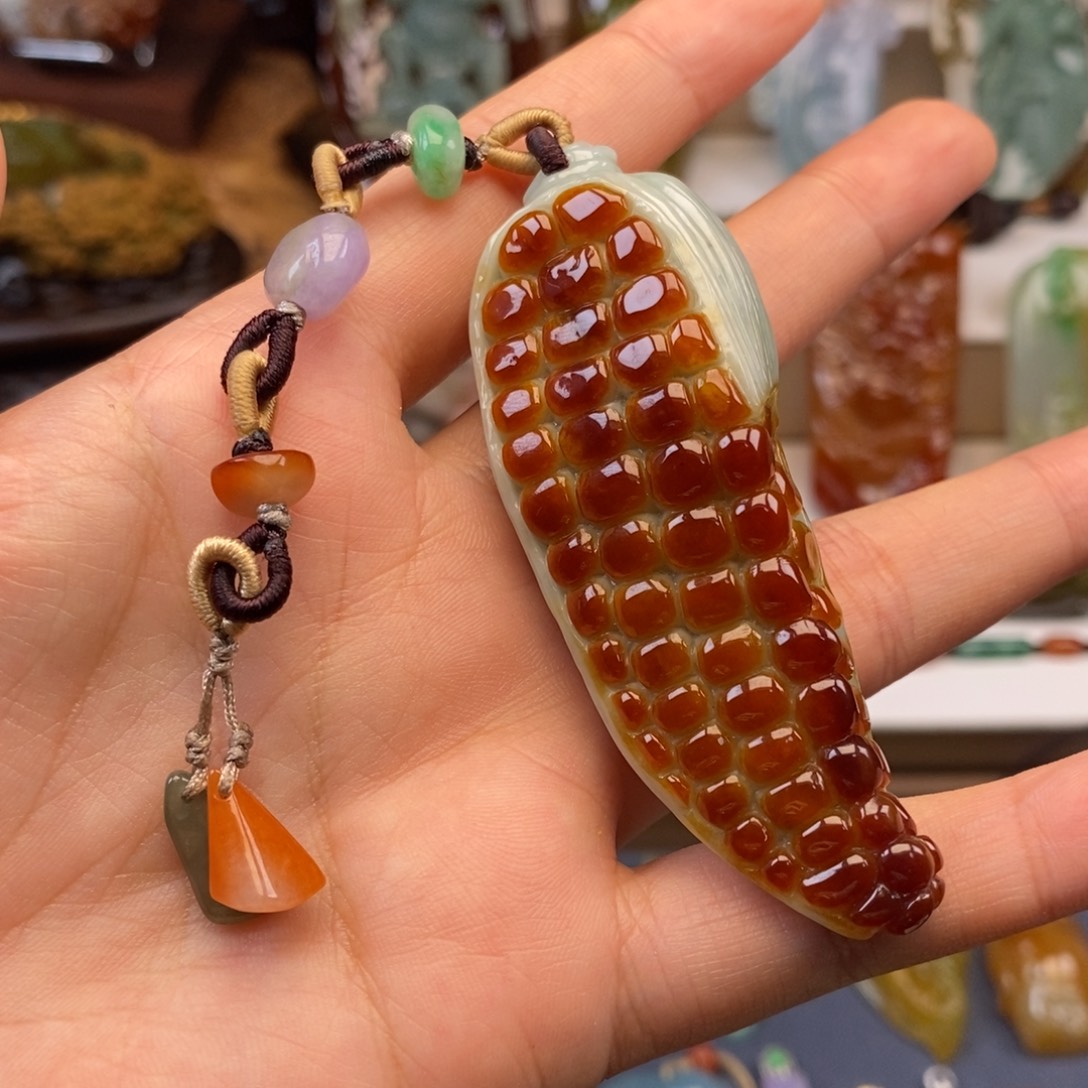 冷***壳翡翠未镶嵌颈饰金玉满堂