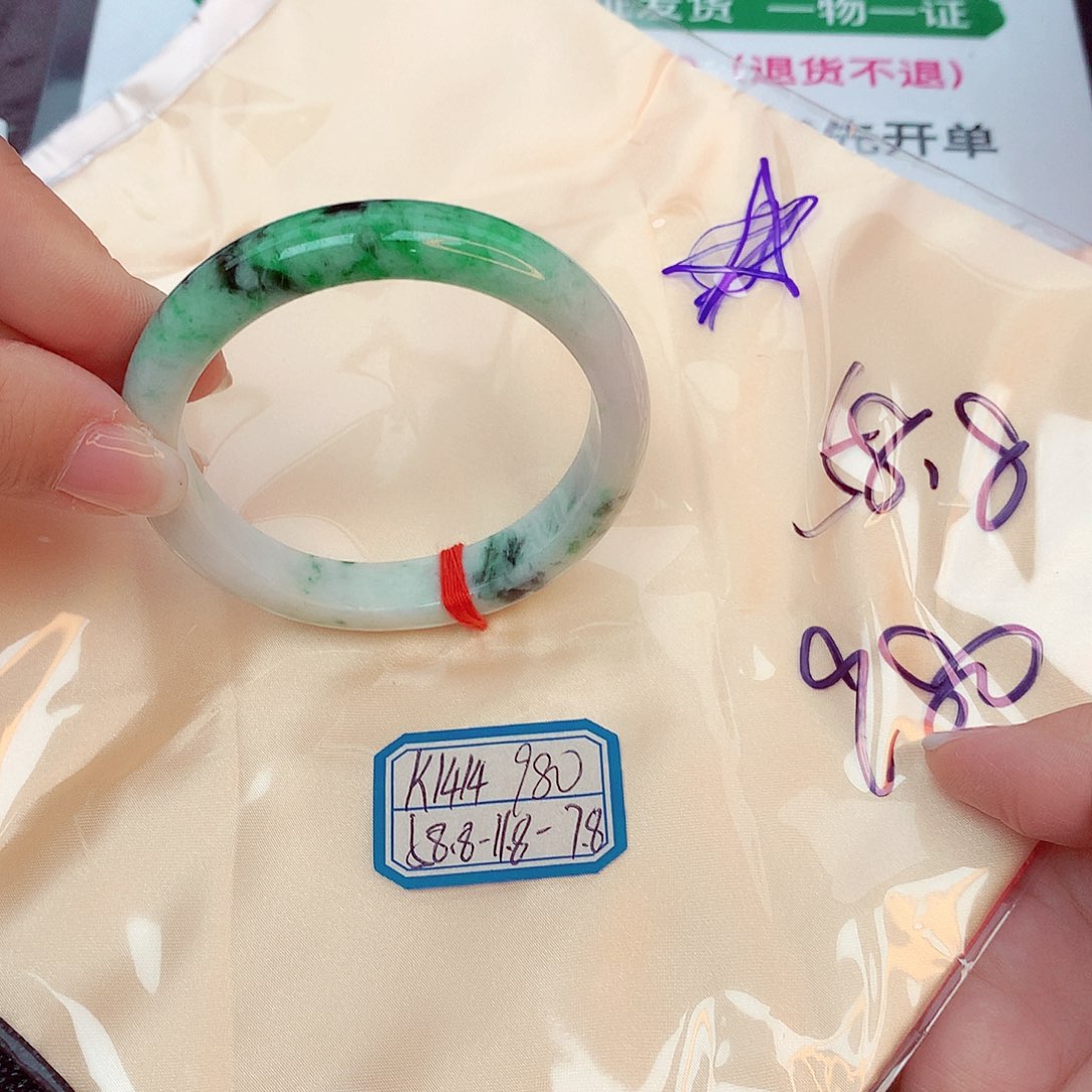 翡翠手镯未镶嵌缅甸翡翠