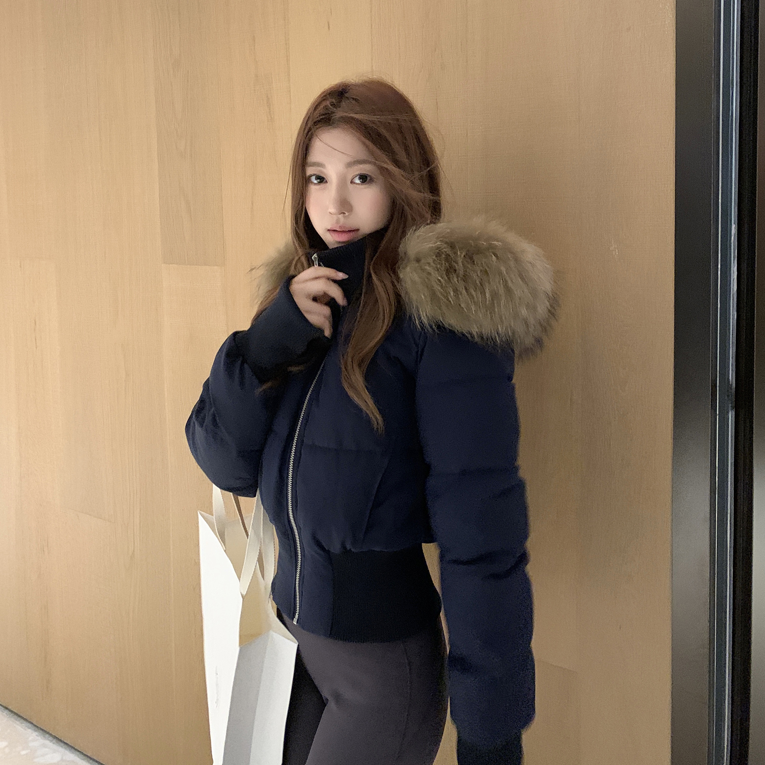 白色90白鸭绒连帽毛领羽绒服女冬季收腰显瘦加厚加绒面包服外套短