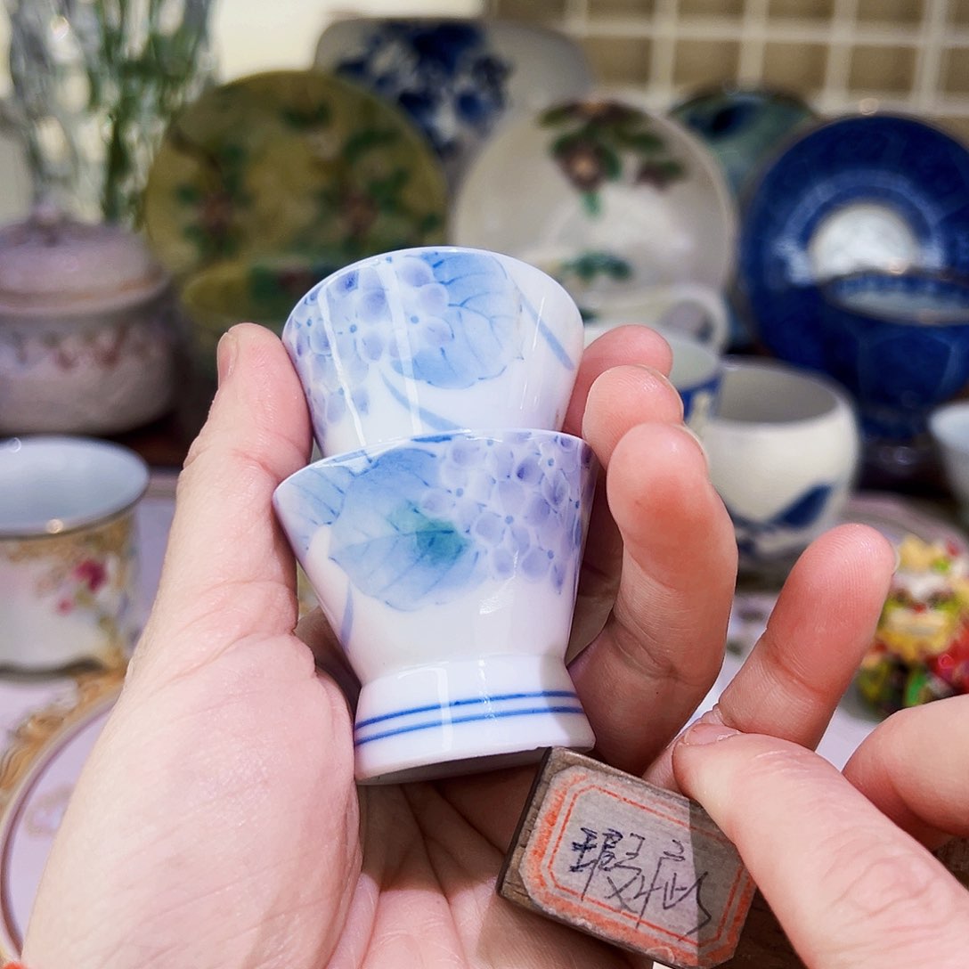 咖啡杯和一箱酒也都好