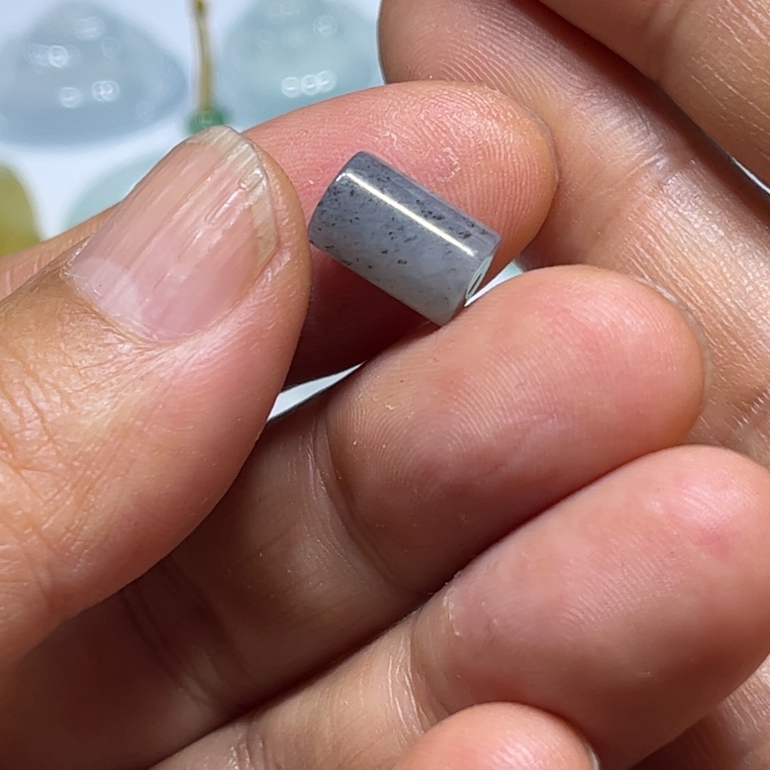 翡翠未镶嵌颈饰桶珠