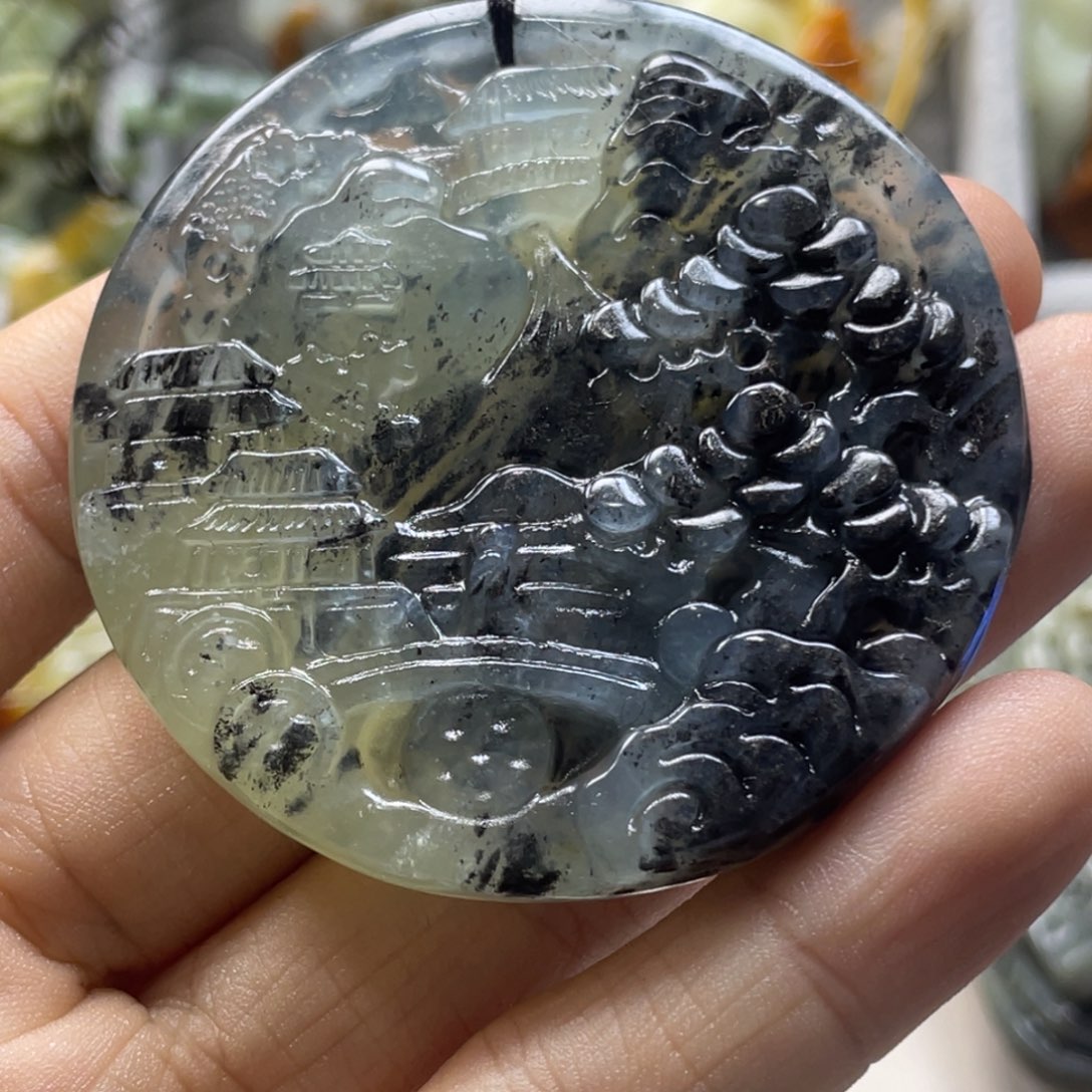 蛇纹石玉颈饰未镶嵌