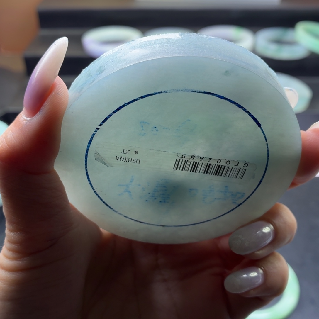 夏***.定制翡翠未镶嵌翡翠手镯