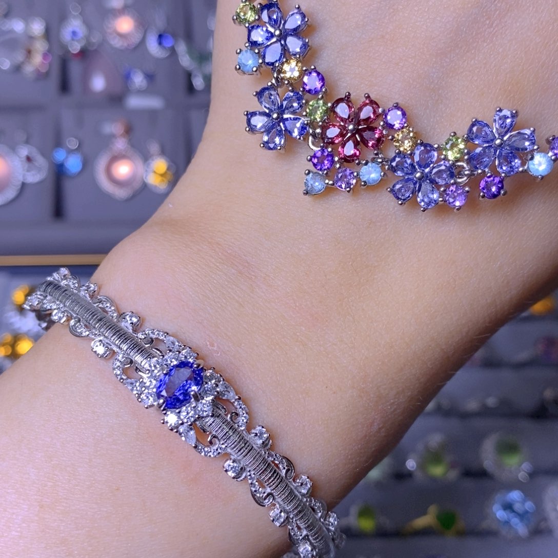 佳***瑶银S925镶嵌手镯坦桑石