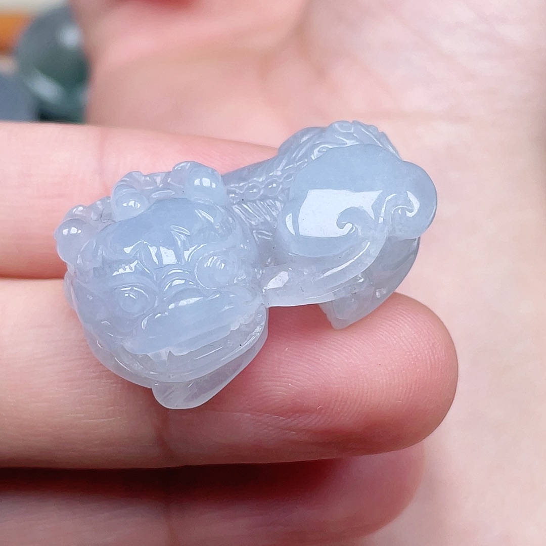 翡翠未镶嵌颈饰貔貅