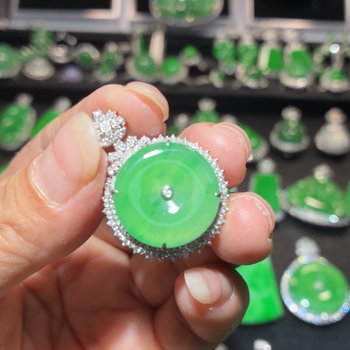 翡翠18K金镶嵌吊坠(不含链)翡翠