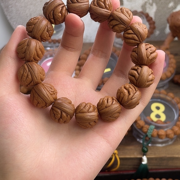 文玩核桃吊坠18豹子头