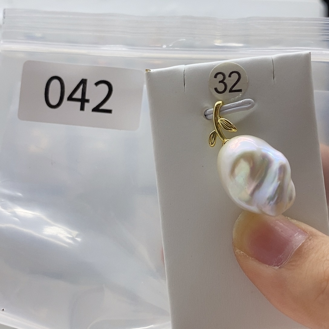 芝***子合金淡水珍珠颈饰