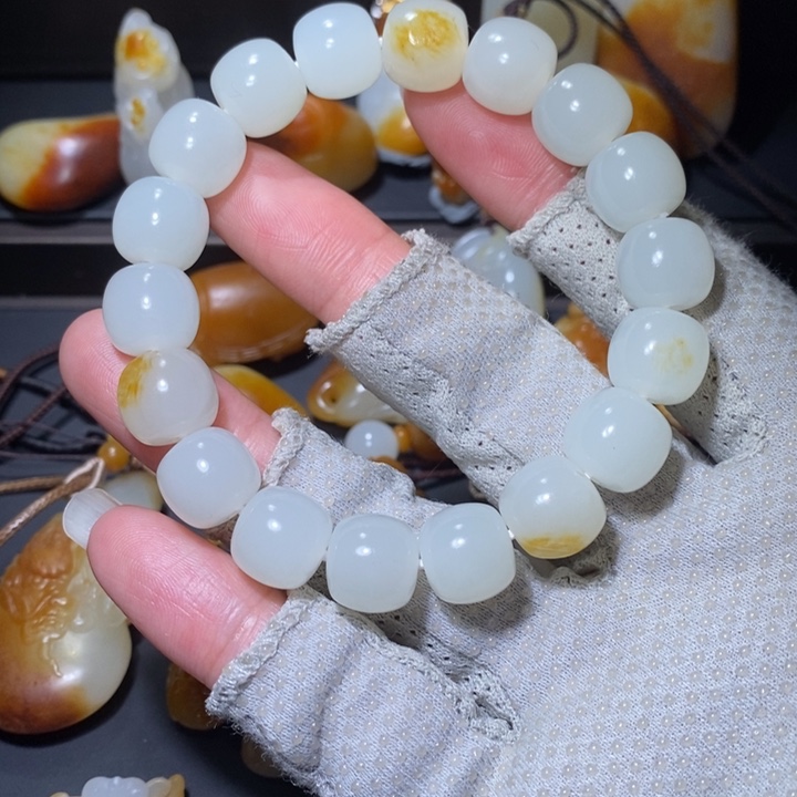 我***坡和田玉未镶嵌手链