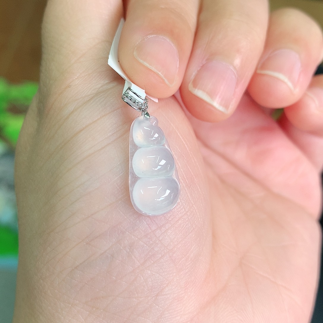 翡翠颈饰18K金镶嵌高冰小豆