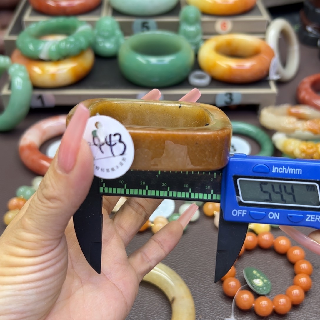 未镶嵌手镯石英岩玉