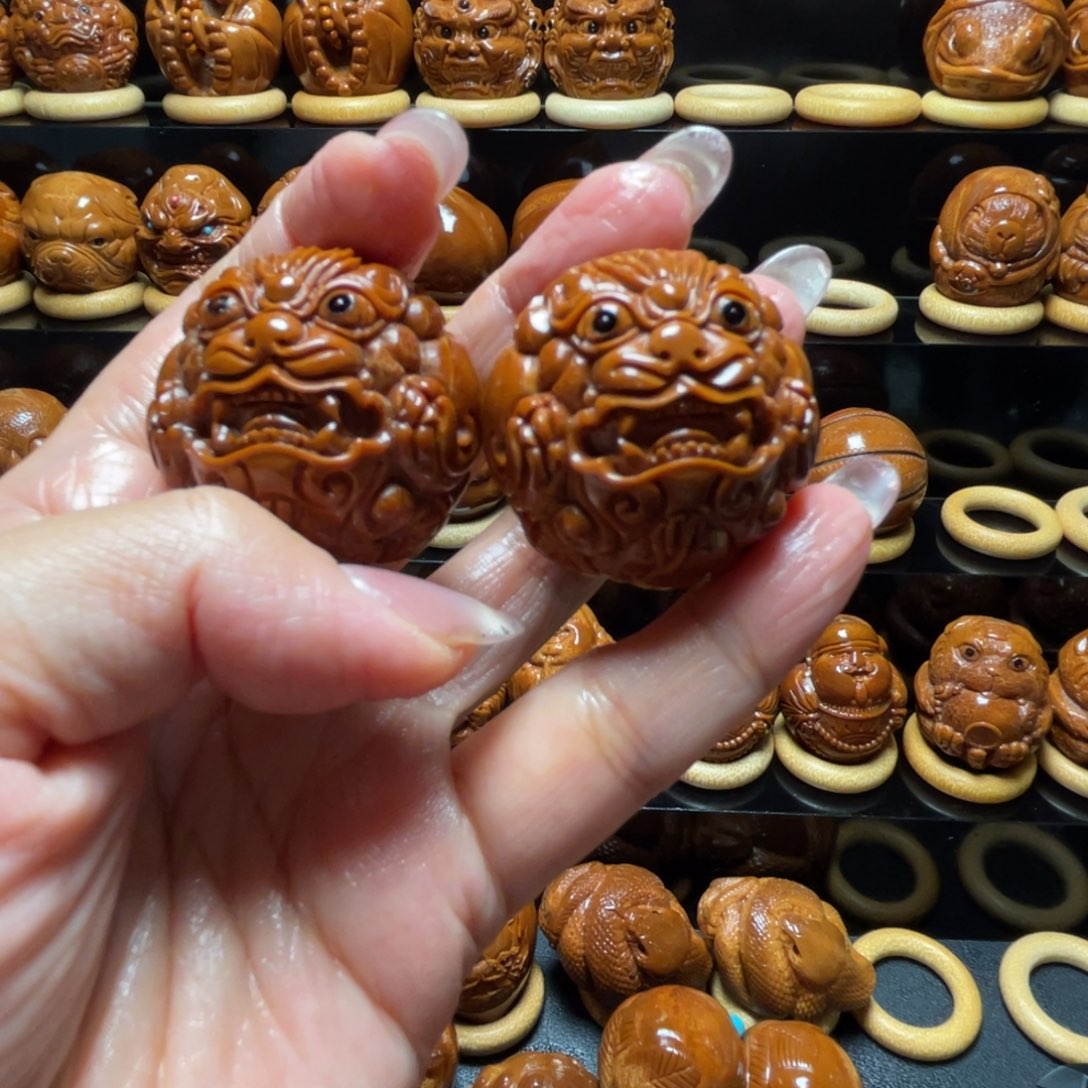 巴****把件橄榄核手持手球