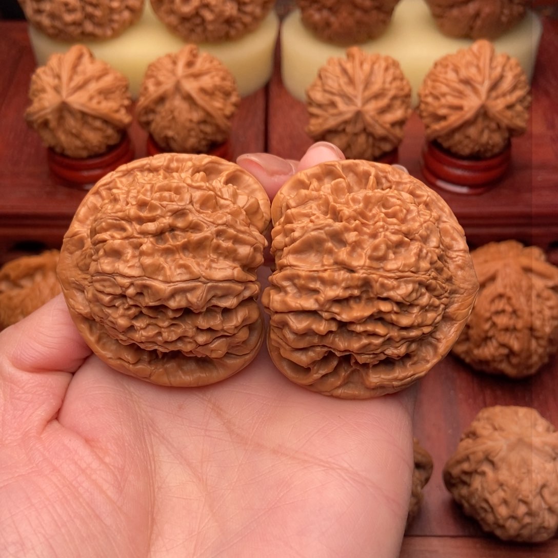 桃核把件麒麟纹大官帽48.5