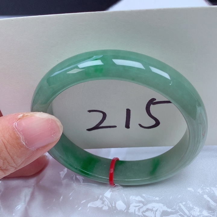 翡翠手镯未镶嵌翡翠